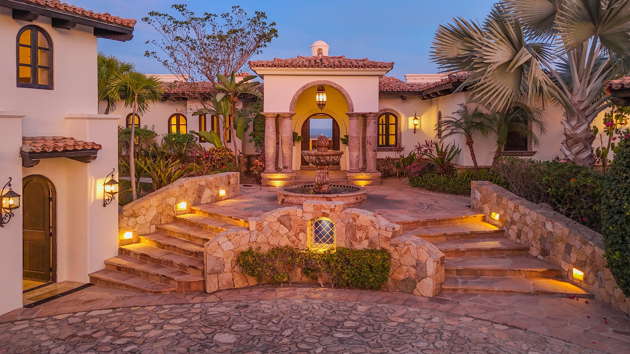 THE AUTHORITY ON LUXURY REAL ESTATE