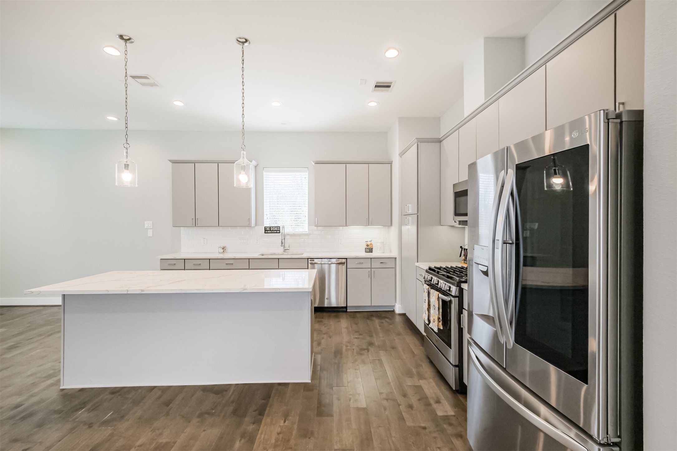 For rent: Prime location, directly opposite North Post Oak.