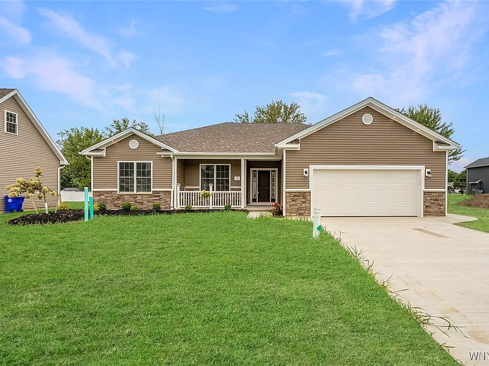 3 Veronica Dr, West Seneca, NY 14224