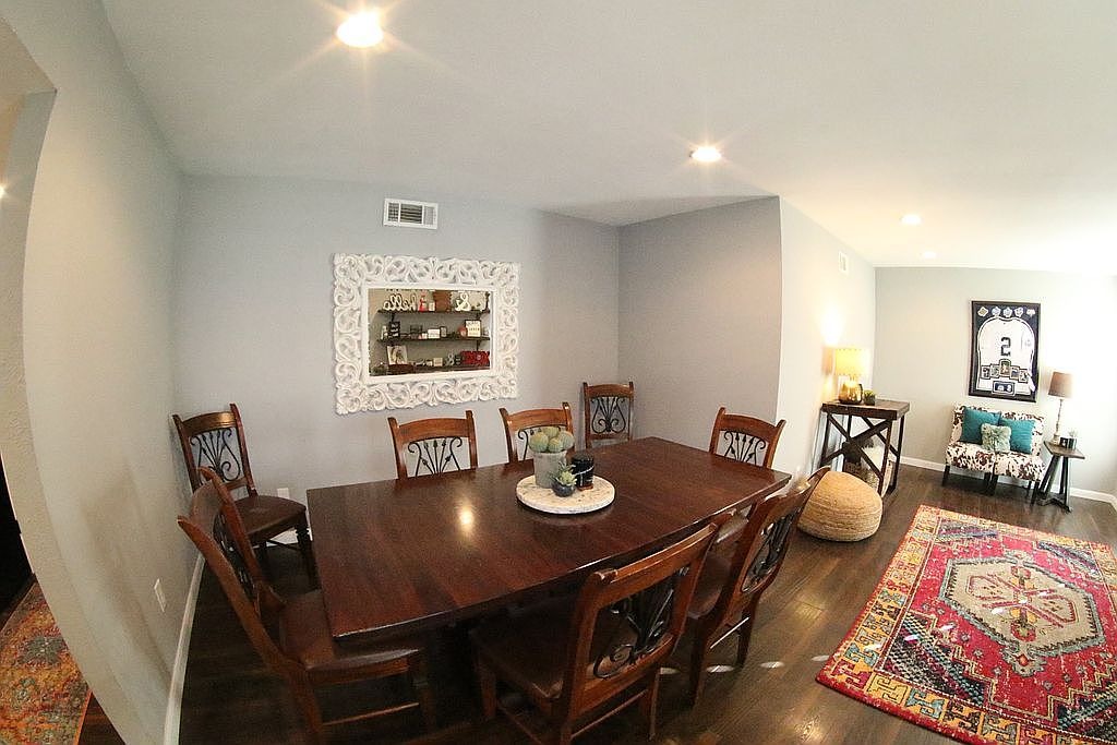 Broker-Owned Gem: 3 Bed/2 Bath in Meadowdale | Move-In Ready