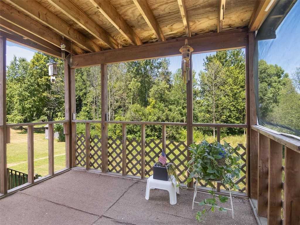 "Rural Gem" Opportunity: Ready-to-move-in house with a spacious dream garage in New York