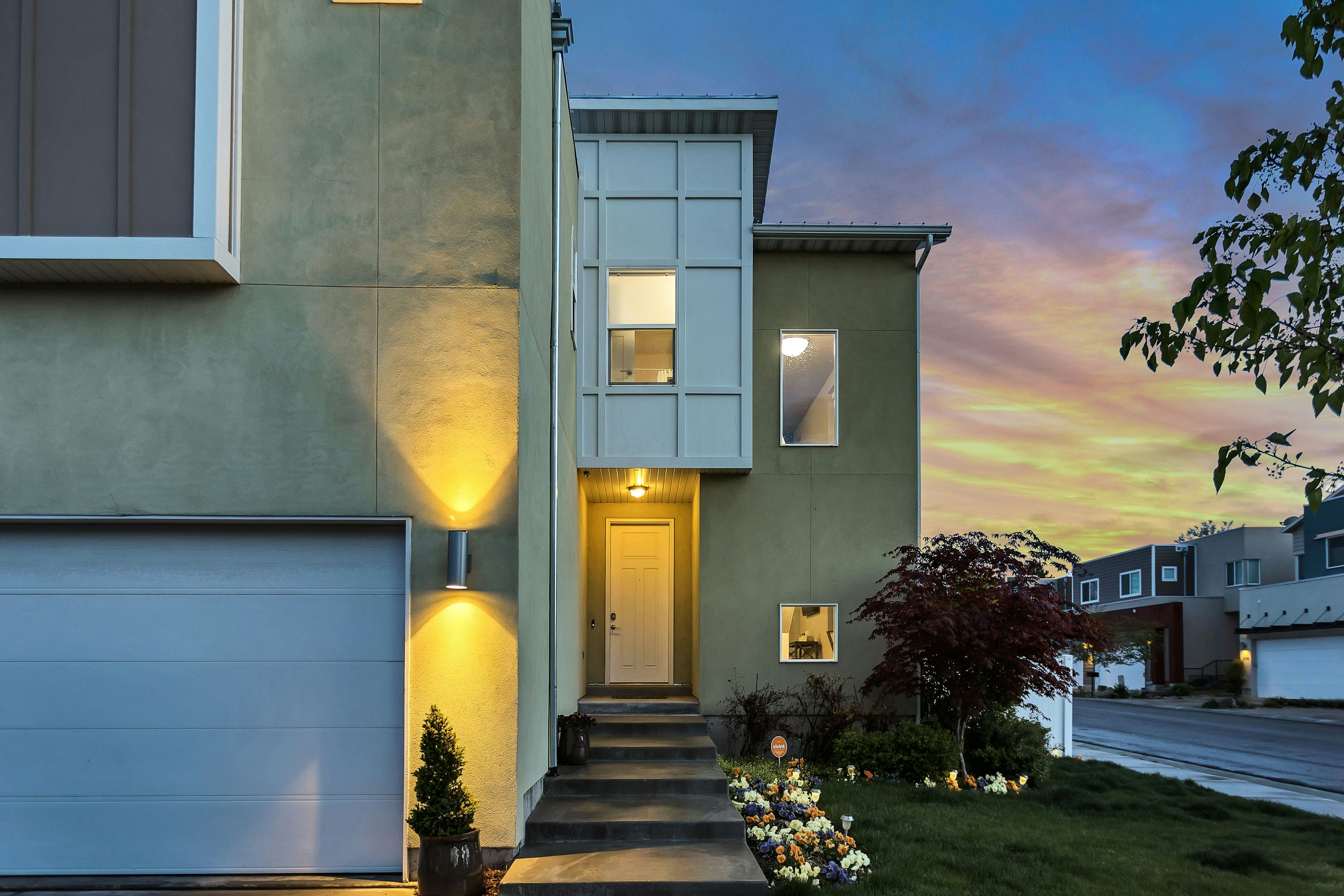 Designer Penthouse with Panoramic Views #8