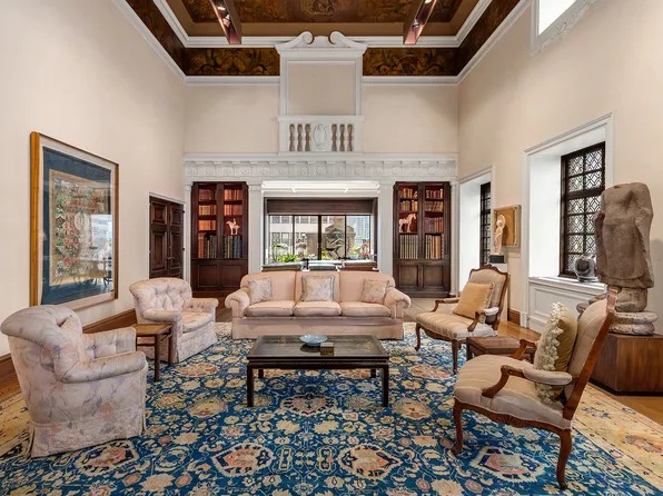 فرصة استثمارية ممتازة في تريبيكا: محفظة عقارات متعددة العائلات