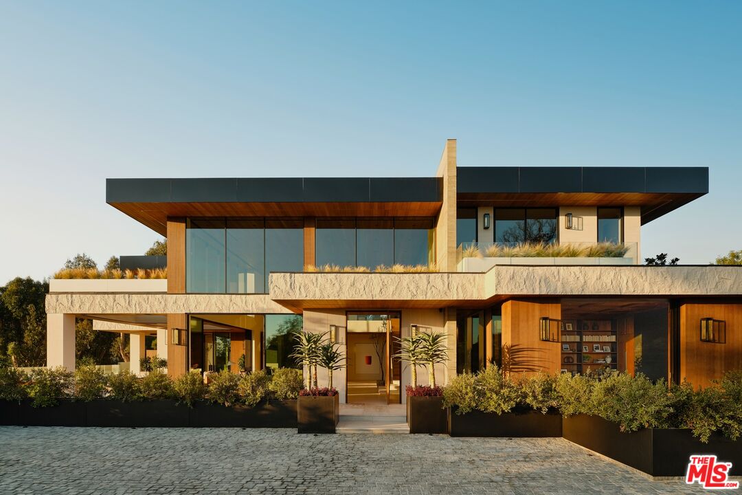 Villa Serenique: A $65M Architectural Sanctuary